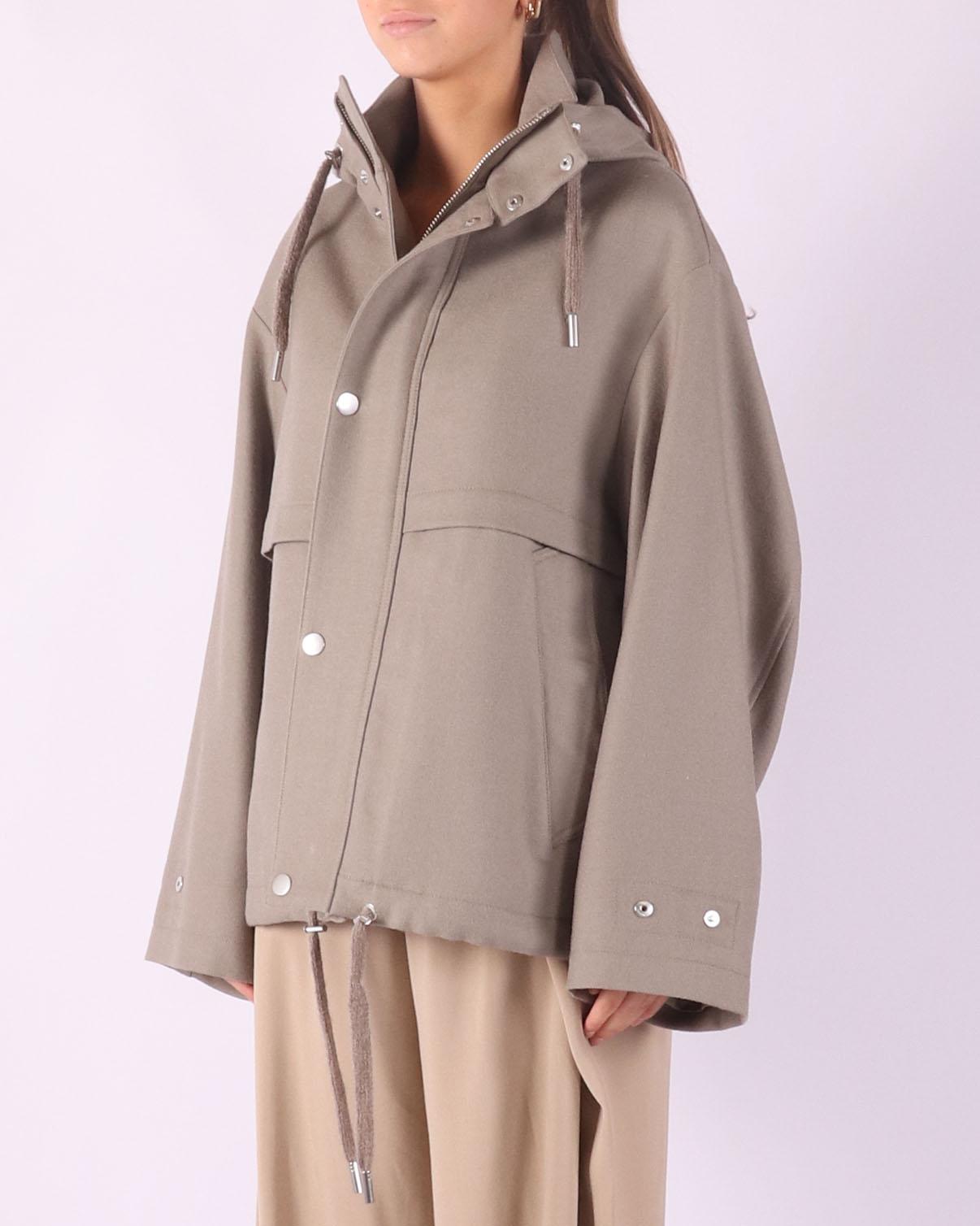 Taupe jas van Ami voor dames