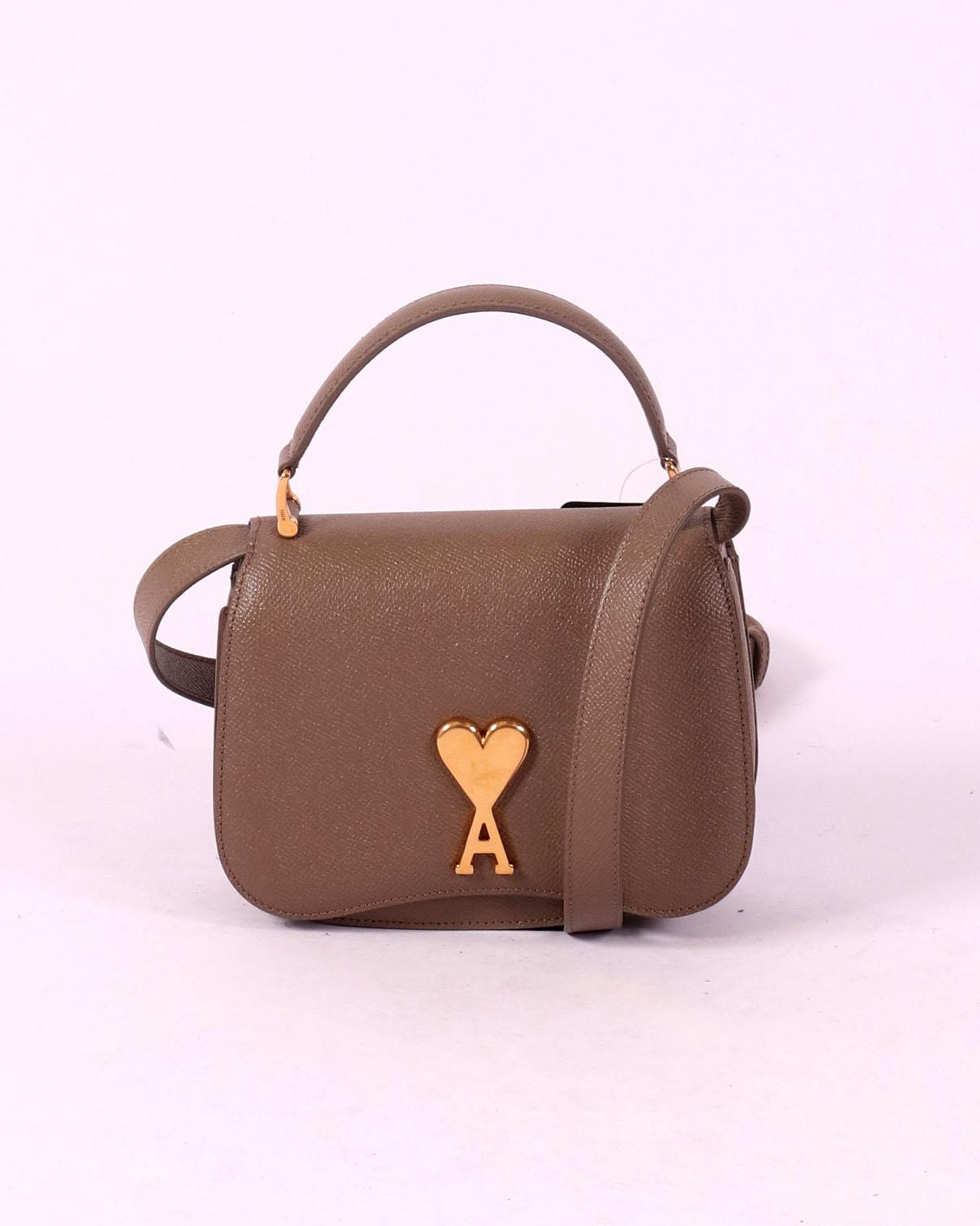 Taupe crossbody tas van Ami met goudkleurig logo