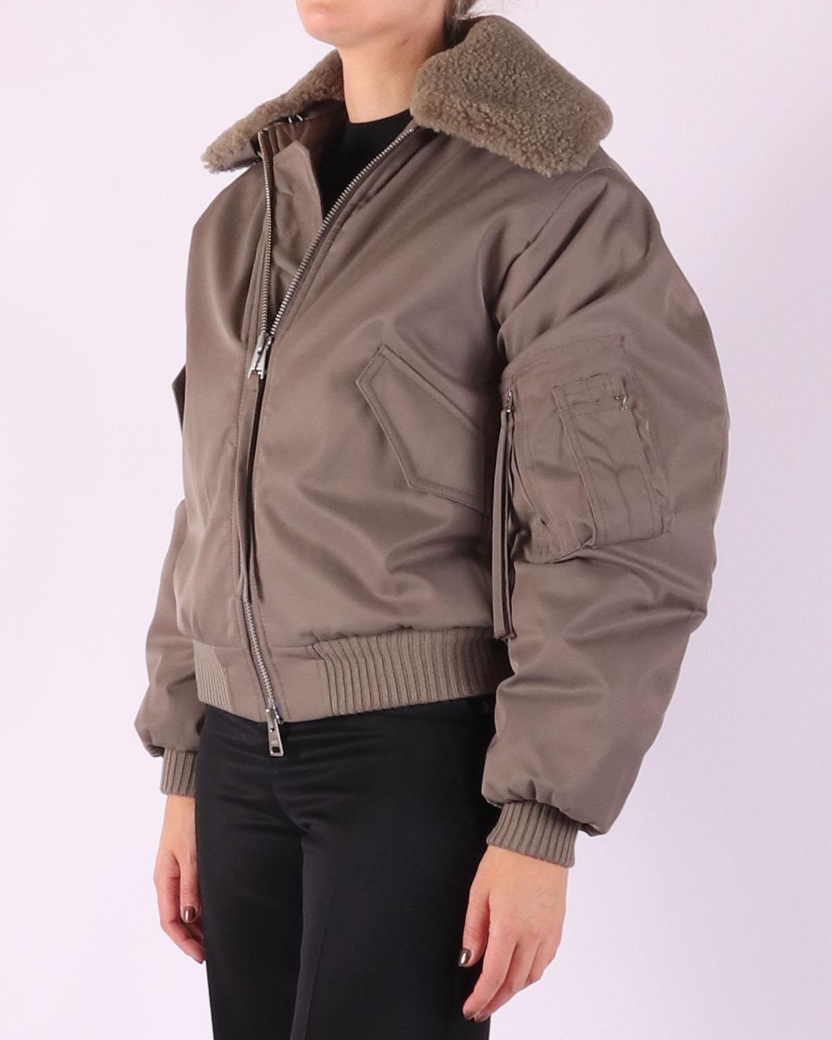Taupe dames bomberjack van Ami met ritssluiting