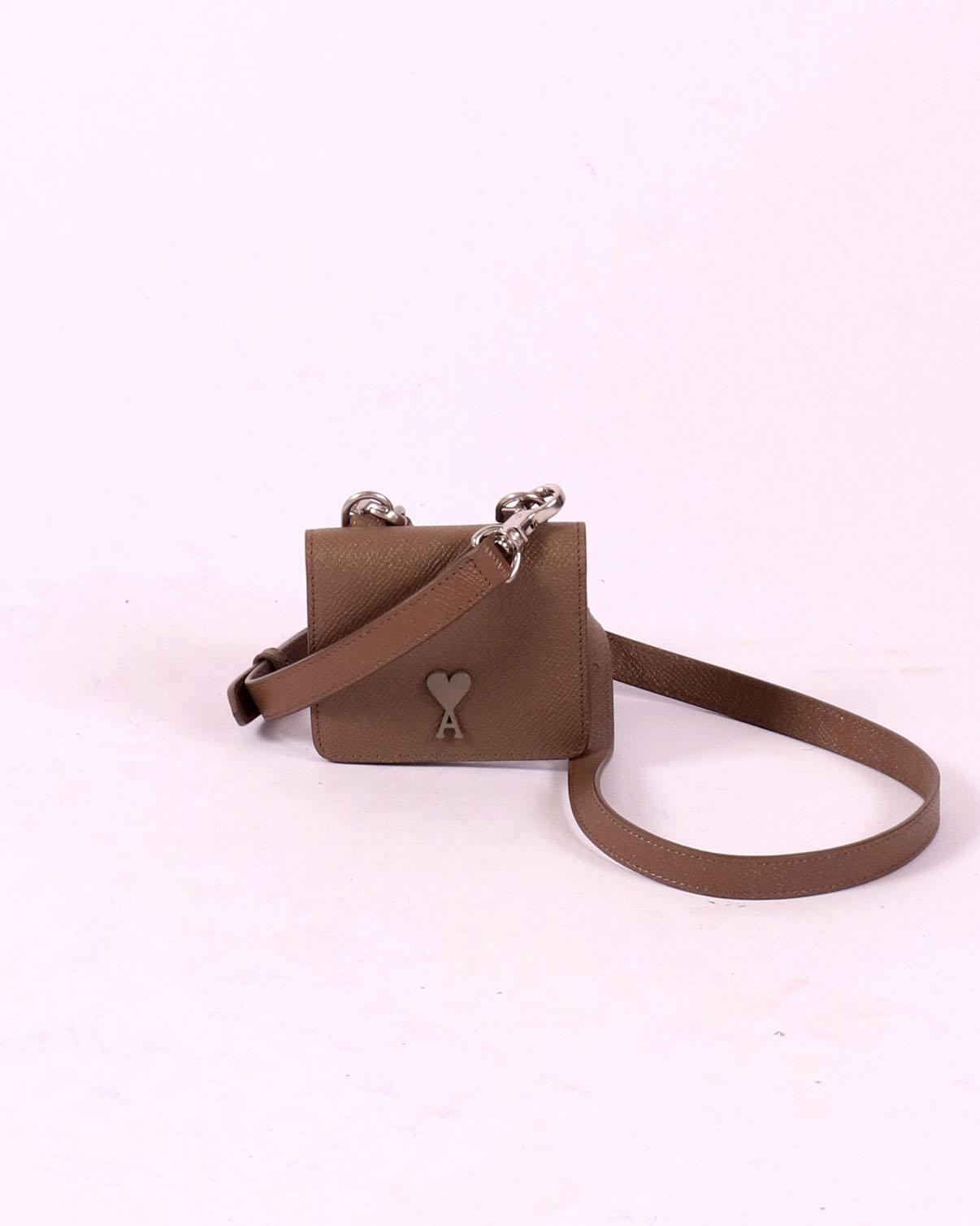 Taupe mini tasje van Ami met logo
